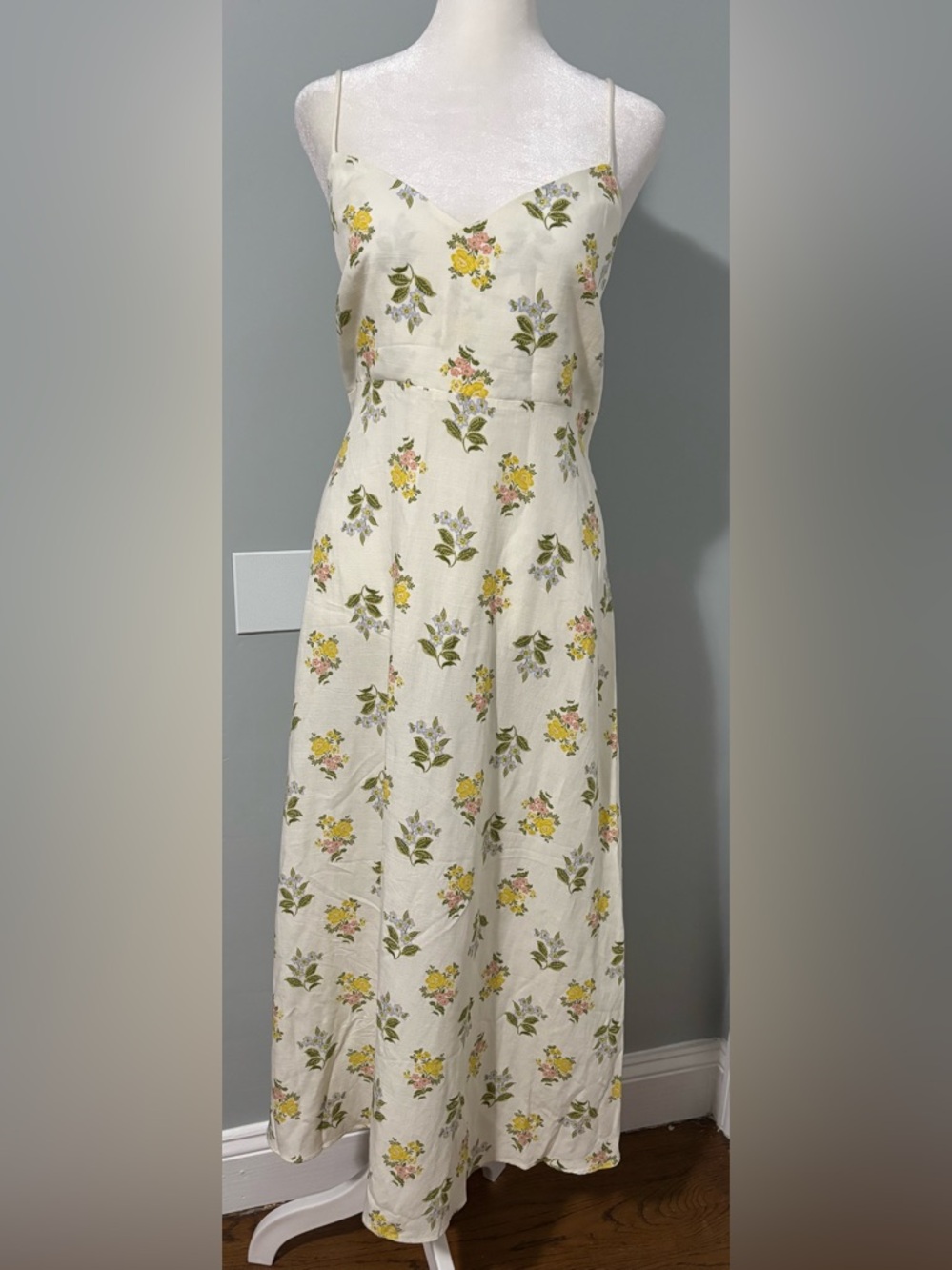 Zara Cream Floral V-neck, back zip closure. Maxi Dress with Yellow Blooms SizeXL